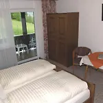 Zur Klause 3*