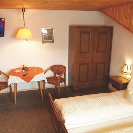 Zur Klause 3*
