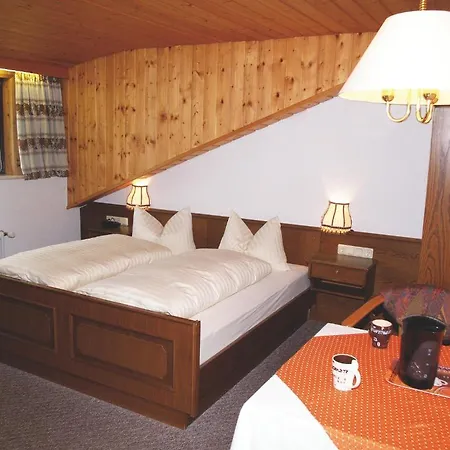 Zur Klause 3*