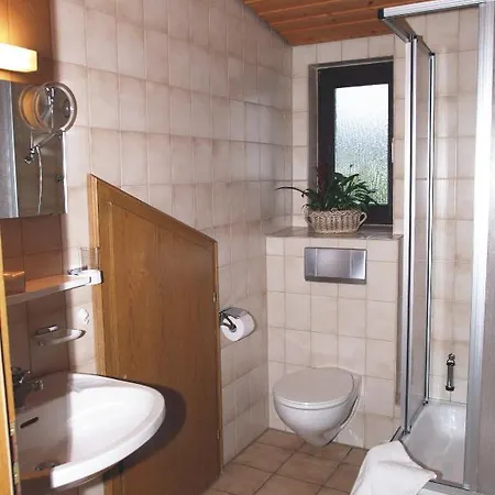 Zur Klause 3*