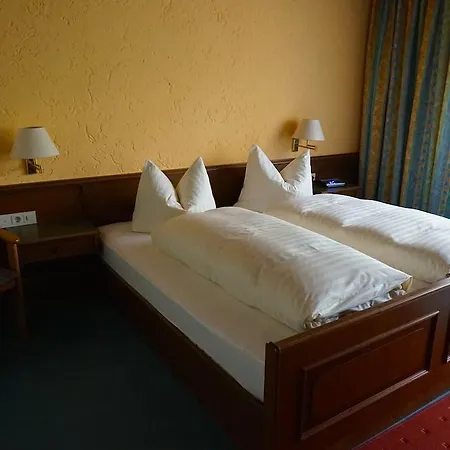 Zur Klause 3*