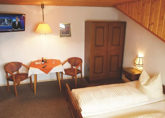 Zur Klause 3*