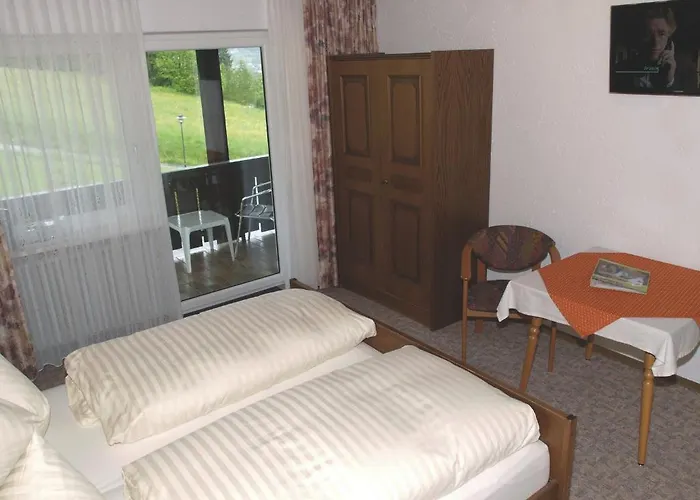 Zur Klause 3*