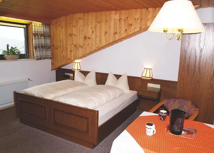 Zur Klause 3*