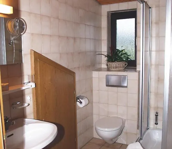 Zur Klause 3*
