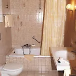 Zur Klause 3*